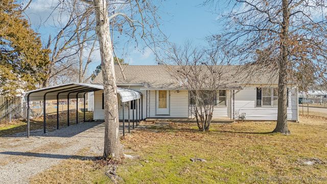 946 S Reavis Road, Claremore, OK 74017