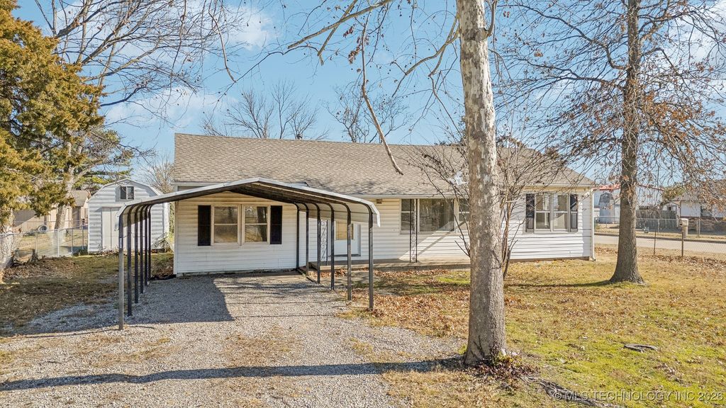 946 S Reavis Road, Claremore, OK 74017