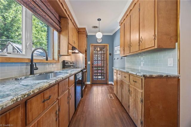 224 W Colonial Drive, Thomasville, NC 27360