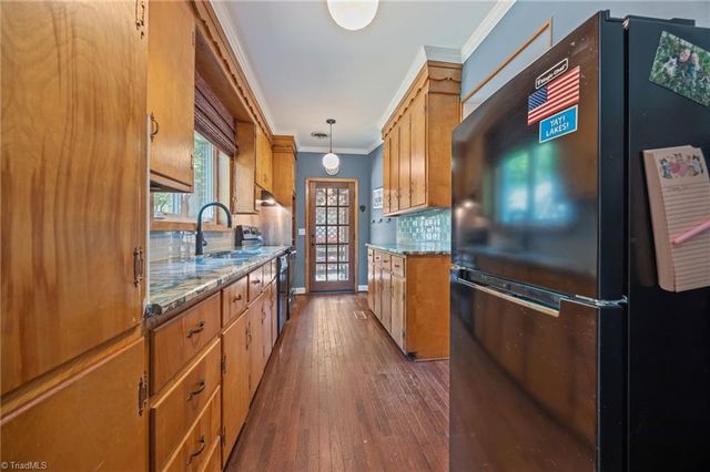 224 W Colonial Drive, Thomasville, NC 27360