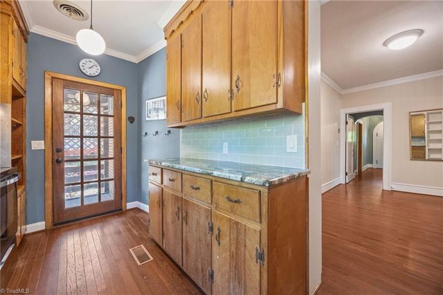 224 W Colonial Drive, Thomasville, NC 27360