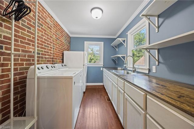 224 W Colonial Drive, Thomasville, NC 27360