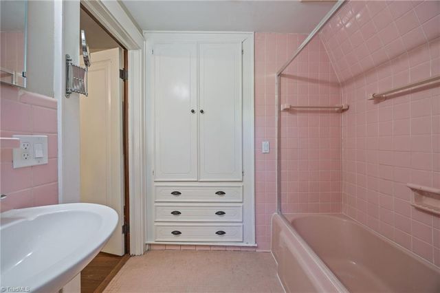 224 W Colonial Drive, Thomasville, NC 27360