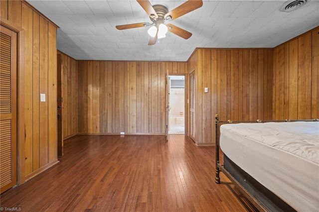 224 W Colonial Drive, Thomasville, NC 27360