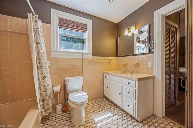 224 W Colonial Drive, Thomasville, NC 27360