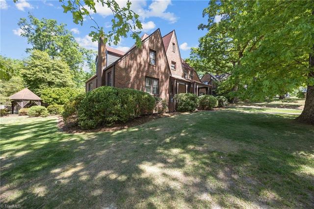 224 W Colonial Drive, Thomasville, NC 27360
