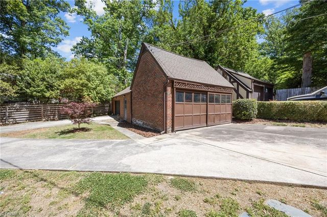 224 W Colonial Drive, Thomasville, NC 27360