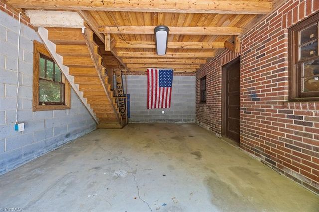 224 W Colonial Drive, Thomasville, NC 27360