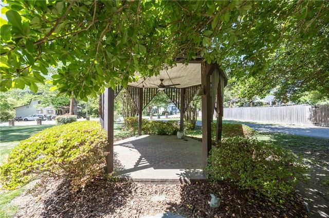 224 W Colonial Drive, Thomasville, NC 27360