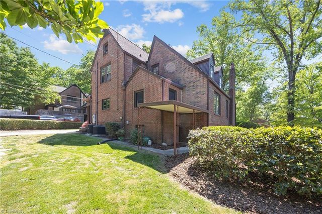 224 W Colonial Drive, Thomasville, NC 27360