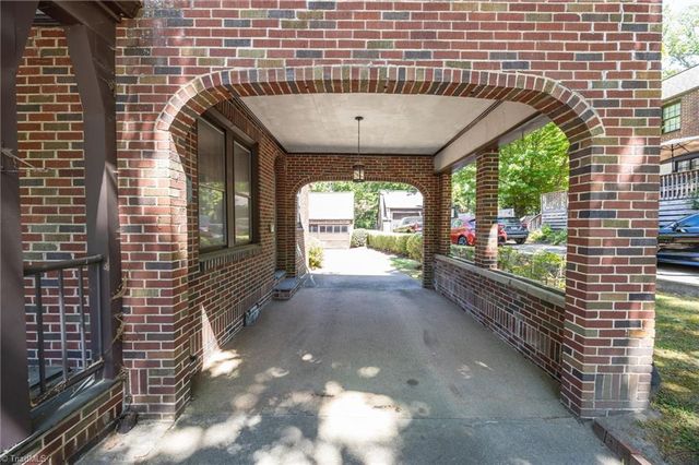 224 W Colonial Drive, Thomasville, NC 27360