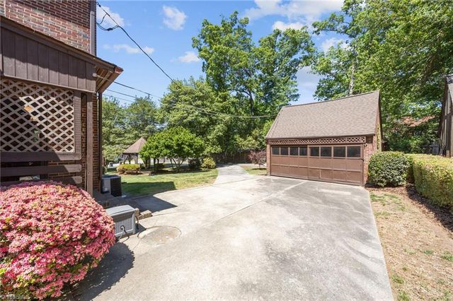 224 W Colonial Drive, Thomasville, NC 27360