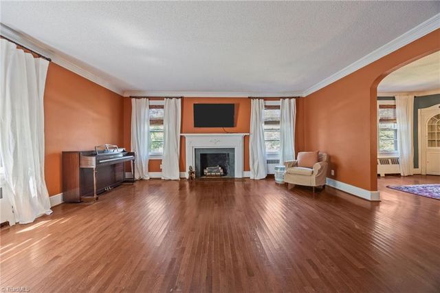 224 W Colonial Drive, Thomasville, NC 27360