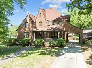 224 W Colonial Drive, Thomasville, NC 27360