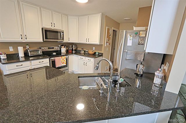 10139 Ridge Run Street 9, Howell, MI 48855