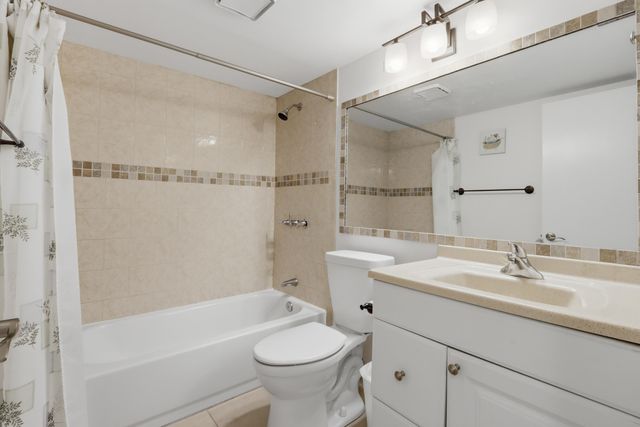 627 Sea Pine Way D1, Greenacres, FL 33415