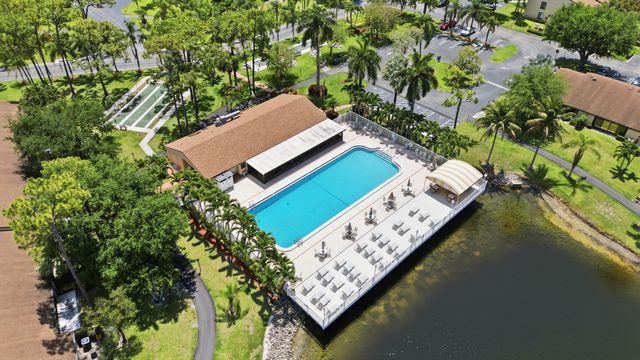 627 Sea Pine Way D1, Greenacres, FL 33415