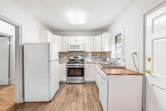 300 Barclay Road, Chapel Hill, NC 27516