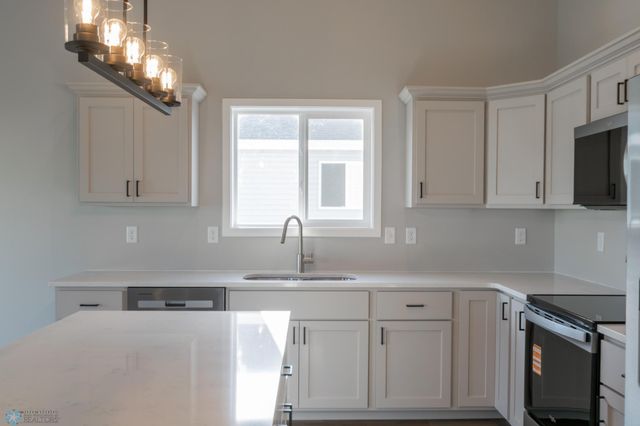 1113 60th Avenue W, West Fargo, ND 58078