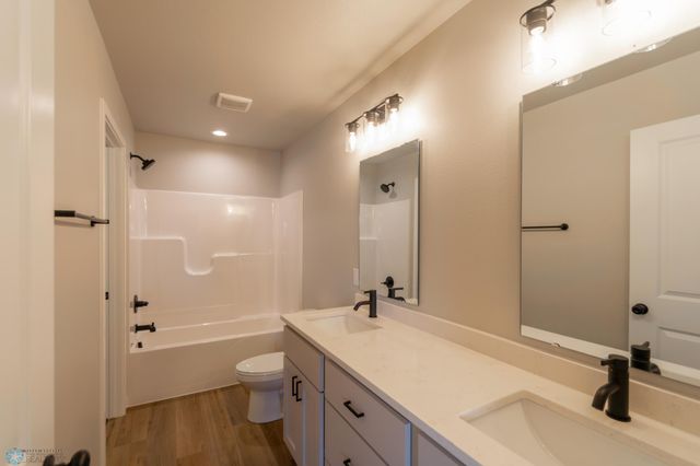 1113 60th Avenue W, West Fargo, ND 58078