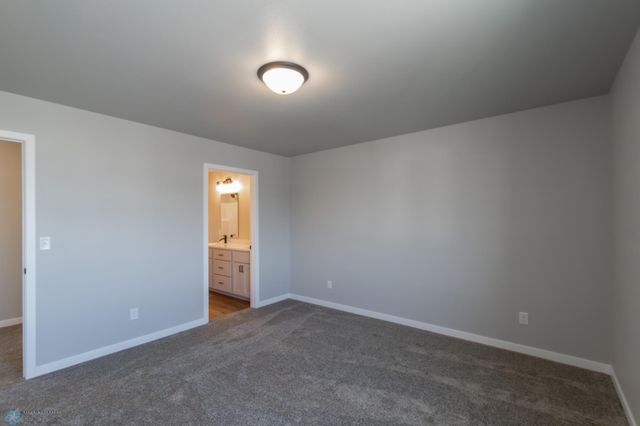 1113 60th Avenue W, West Fargo, ND 58078