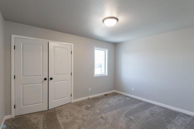 1113 60th Avenue W, West Fargo, ND 58078