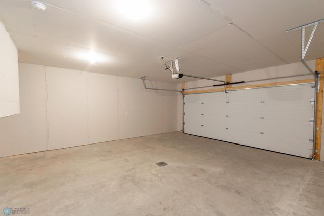 1113 60th Avenue W, West Fargo, ND 58078