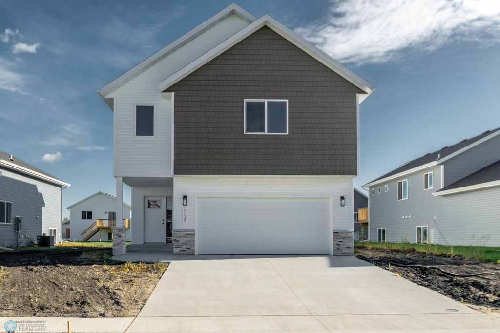 1113 60th Avenue W, West Fargo, ND 58078
