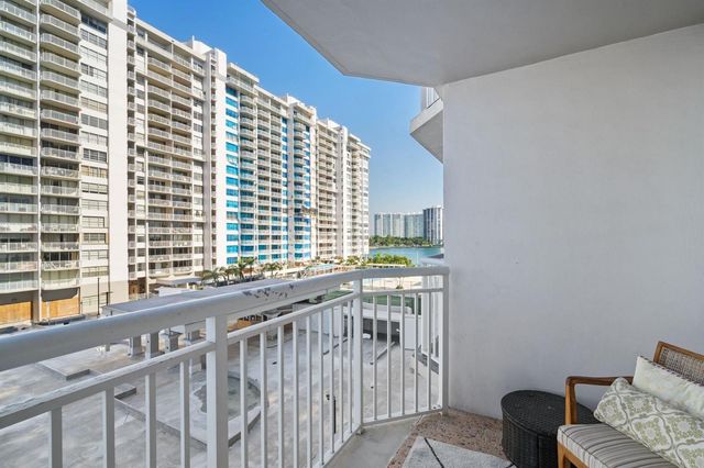 18021 Biscayne Boulevard 504, Aventura, FL 33160