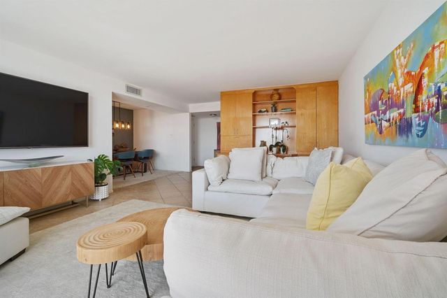 18021 Biscayne Boulevard 504, Aventura, FL 33160