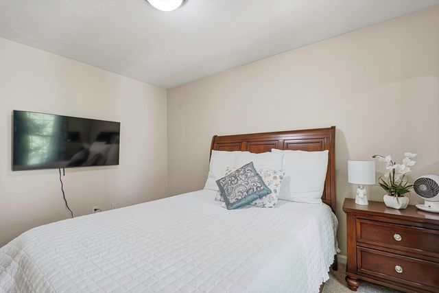 13 Knowlton Cir 13, Upton, MA 01568