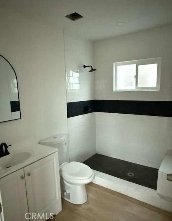 Image 9 of property listing at 4457 Mettler Street, Los Angeles, CA 90011
