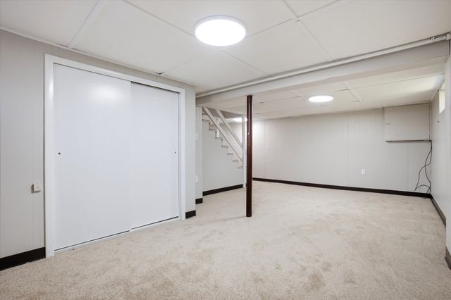 6 Pleasant St, Chelmsford, MA 01824