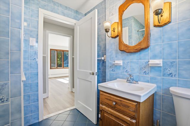 6 Pleasant St, Chelmsford, MA 01824