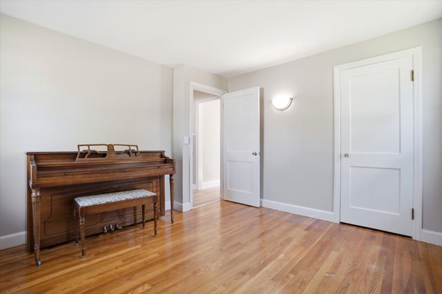 6 Pleasant St, Chelmsford, MA 01824