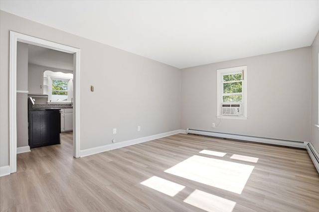 6 Pleasant St, Chelmsford, MA 01824