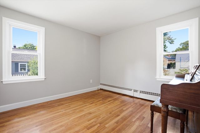 6 Pleasant St, Chelmsford, MA 01824
