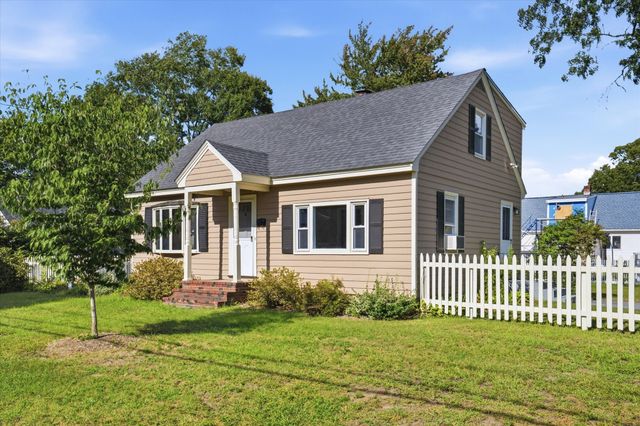6 Pleasant St, Chelmsford, MA 01824