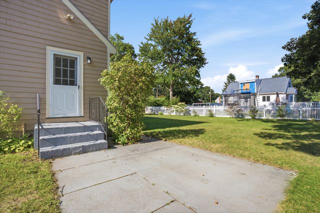 6 Pleasant St, Chelmsford, MA 01824