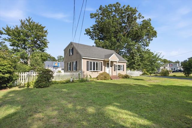 6 Pleasant St, Chelmsford, MA 01824