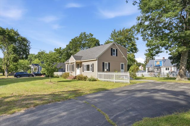 6 Pleasant St, Chelmsford, MA 01824