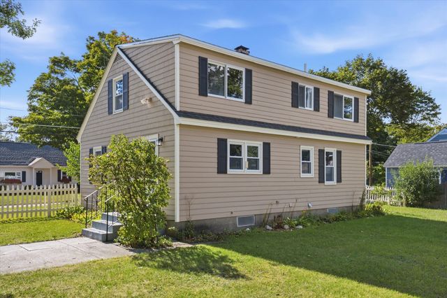 6 Pleasant St, Chelmsford, MA 01824