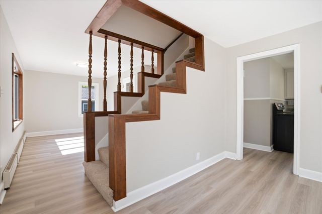 6 Pleasant St, Chelmsford, MA 01824