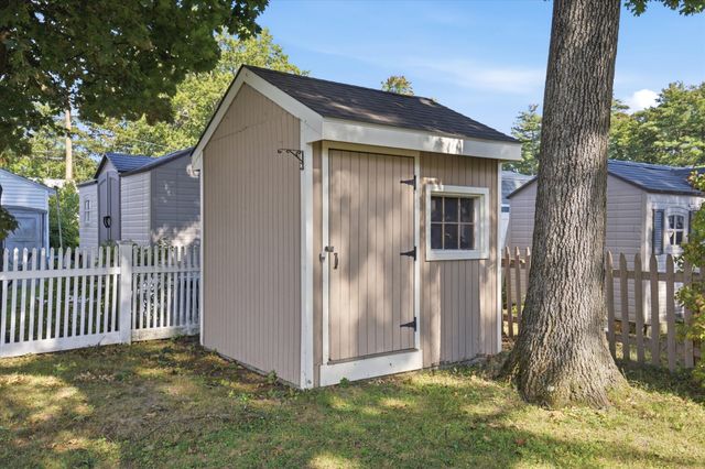 6 Pleasant St, Chelmsford, MA 01824
