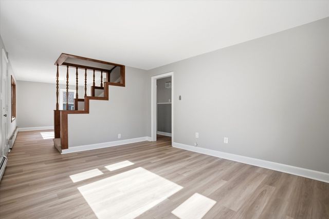 6 Pleasant St, Chelmsford, MA 01824