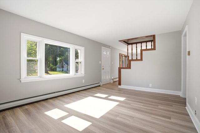 6 Pleasant St, Chelmsford, MA 01824
