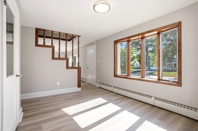 6 Pleasant St, Chelmsford, MA 01824