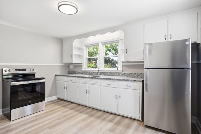 6 Pleasant St, Chelmsford, MA 01824
