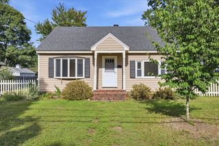 6 Pleasant St, Chelmsford, MA 01824