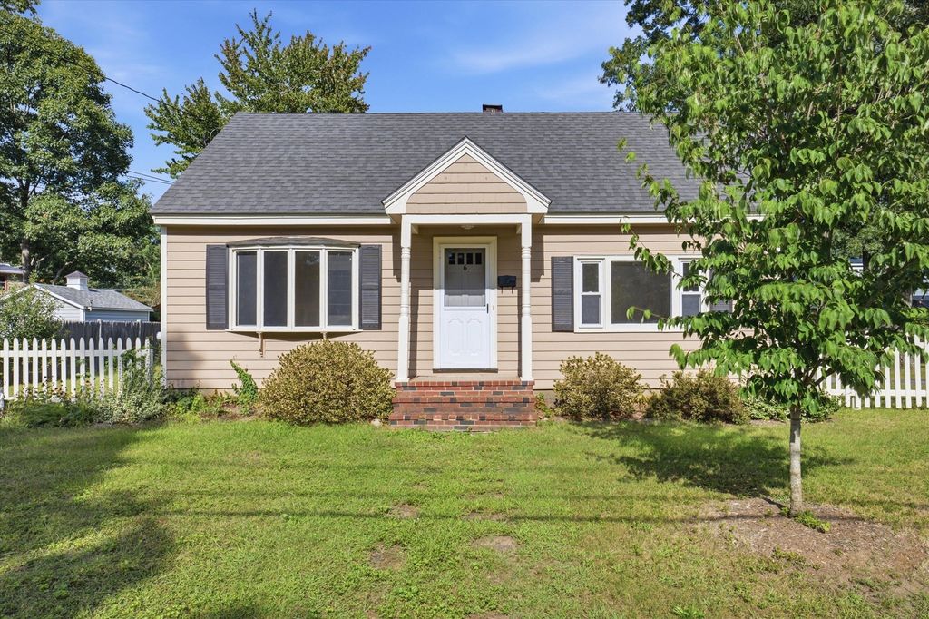 6 Pleasant St, Chelmsford, MA 01824